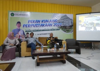 Rektor UIN Malang Prof Dr M Zainuddin MA (tengah).