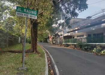 Suasana sepi Jalan Raung, Kota Malang.