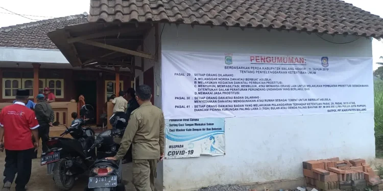 Salah satu banner yang dipasang Satpol PP sebagai bentuk sosialisasi.