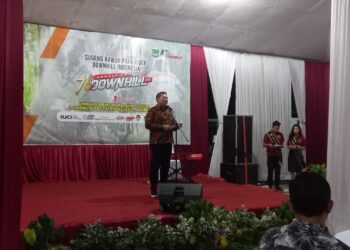 Wakil Bupati Malang Didik Gatot Subroto saat memberi sambutan di welcome party 76 Indonesian Downhill 2022.