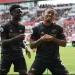 Gabriel Jesus berselebrasi dengan berjoget ala Vinicus Junior usai mencetak gol kedua Arsenal saat melawan Brentford.
