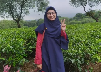 Ectania Yolanda Marseila yang akrab dipanggil Yolanda selalu semangat meski difabel sejak lahir.