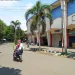 Penelusuran reporter di sekitar pintu gate 3 Stadion Kanjuruhan Malang, Selasa (4/10/2022). Tidak ada sosok penjual dawet, hanya deretan toko mebel.