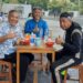 Dr Aqua Dwipayana (kiri) bersama abang kandungnya Ikhsyat Syukur (tengah) saat diskusi sama Bupati Cilacap Tatto Suwarto Pamuji di Kawasan Komplek Gelora Bung Karno Jakarta, Senin (19/9/2022) pagi.