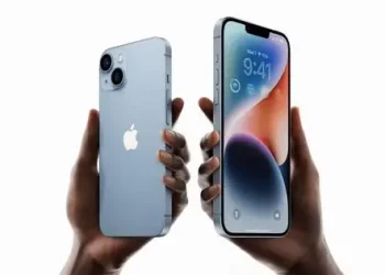 Wujud iPhone 14 Plus yang produksinya dihentikan sementara karena kurangnya permintaan konsumen.