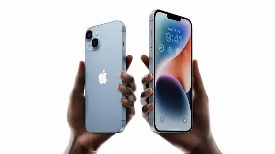 Wujud iPhone 14 Plus yang produksinya dihentikan sementara karena kurangnya permintaan konsumen.