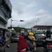 Suasana traffic light di samping toko Avia.