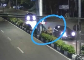 Pengamen yang diduga menodongkan cutter ke pengendara di Jalan A Yani, Kota Malang.