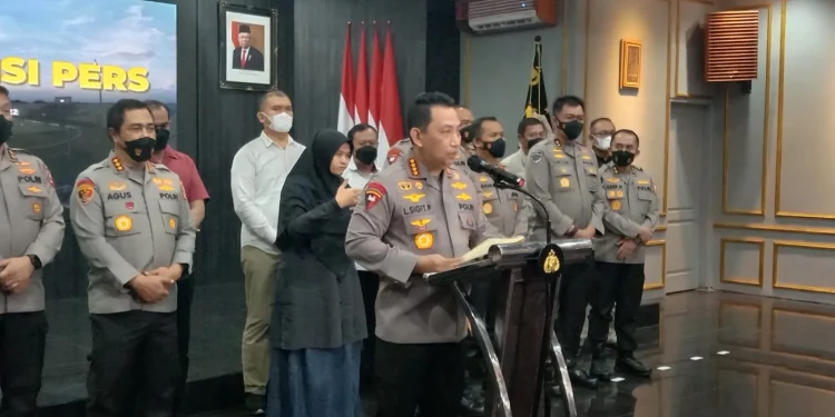 Kapolri, Jenderal Listyo Sigit menetapkan 6 tersangka tragedi Kanjuruhan.
