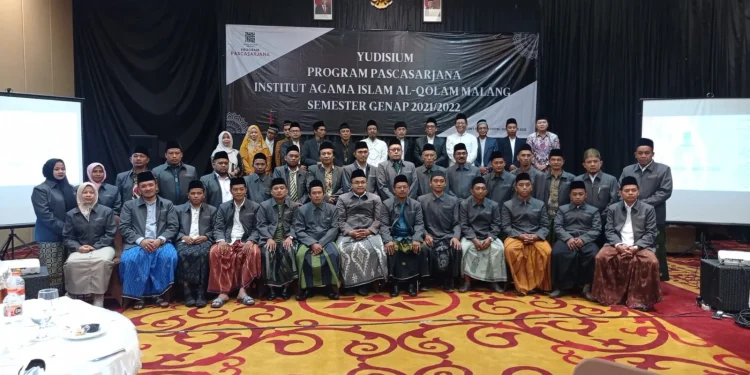 Dosen dan Mahasiswa Yudisium Pascasarjana IAI Al Qolam foto bersama.