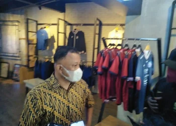 Komisioner Komnas HAM Choirul Anam saat mendatangi kantor Arema FC untuk melakukan investigasi lebih jauh terkait tragedi Kanjuruhan, Jumat (21/10/2022).