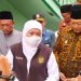 Gubernur Jatim, Khofifah Indar Parawansa, saat bertakziah ke salah satu korban jiwa Tragedi Kanjuruhan, Selasa (4/10/2022).