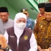 Gubernur Jatim, Khofifah Indar Parawansa, saat bertakziah ke salah satu korban jiwa Tragedi Kanjuruhan, Selasa (4/10/2022).