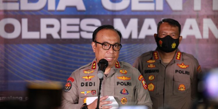Kadiv Humas Polri, Irjen Pol Dedi Prasetyo, saat konfereni pers di Polres Malang, Rabu (5/10/2022).