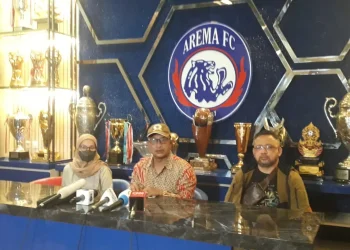 Komisioner Pemantauan/Penyelidikan Komnas HAM, Choirul Anam selidiki penggunaan wewenang aparat dalam mengamankan pertandingan sepak bola.