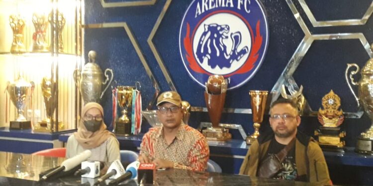 Komisioner Pemantauan/Penyelidikan Komnas HAM, Choirul Anam selidiki penggunaan wewenang aparat dalam mengamankan pertandingan sepak bola.