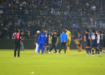 Situasi saat terjadi kisruh di stadion Kanjuruhan Malang.