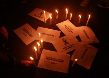 Tulisan kritik Aremania untuk petugas keamanan pada Tragedi Kanjuruhan. Foto: Bayu Eka/Tugumalang.id