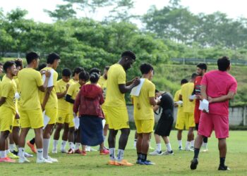Pemain Arema FC menjalani sesi latihan pasca Tragedi Kanjuruhan didampingi psikolog.