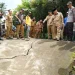 Bupati Malang meninjau tanah gerak di Dampit