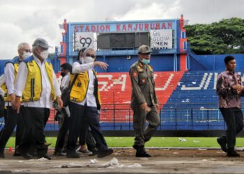Kementerian PUPR melakukan audit terhadap Stadion Kanjuruhan. Foto: Rubianto