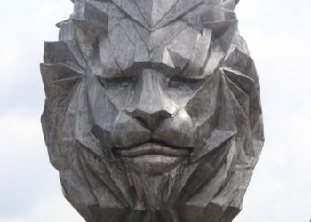 Patung kepala Singa Tegar Jawar