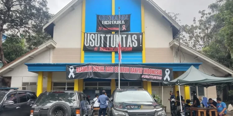 Aremania Tunda aksi turun ke jalan