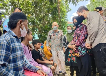 Mensos Risma kunjungan keluarga korban Tragedi Kanjuruhan