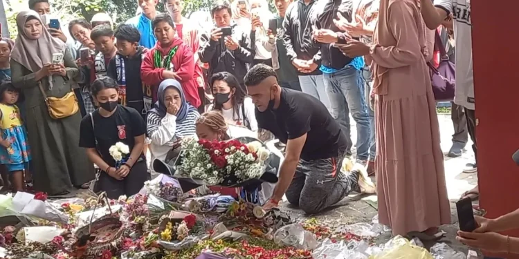 Cristian Gonzales ziarah ke Stadion Kanjuruhan