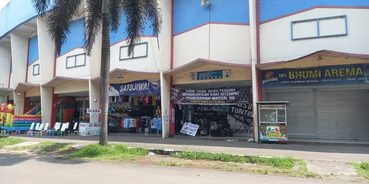 Toko-toko di Stadion Kanjuruhan