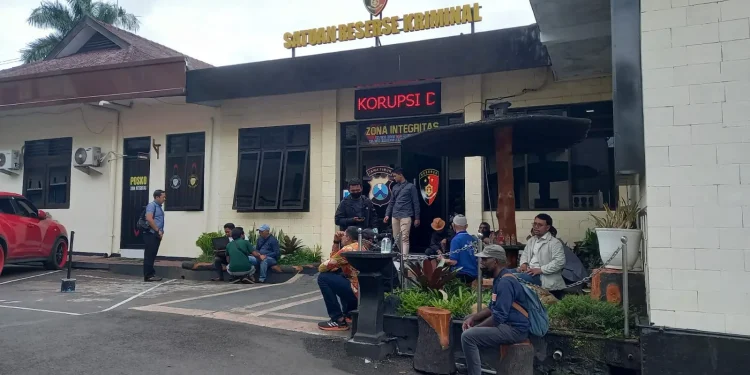 Aremania dan keluarga korban dimintai keterangan di Polres Malang