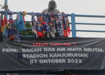 mosi tidak percaya dengan aksi gantung syal