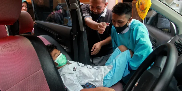 Foto-foto: Bocah Afrizal Korban Luka Tragedi Kanjuruhan Saat Pulang dari RSSA