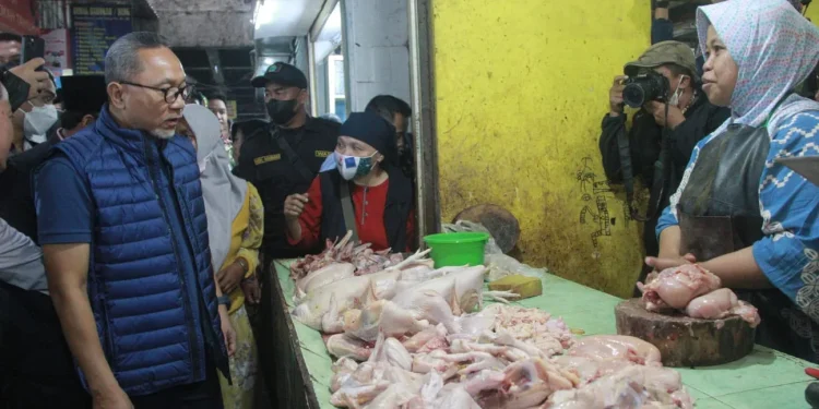 Menteri Pedagangan Zulkifli hasan sidak bahan pokok di Pasar Besar Malang