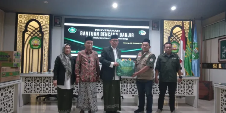 Unisma Peduli serahkan bantuan kepada LPBI NU
