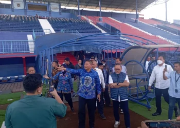 Mendag Zulkifli hasan ziarah ke Stadion Kanjuruhan