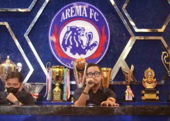 Gilang Widya Pramana saat umumkan mundur dari Presiden Arema FC dan soal KLB PSSI