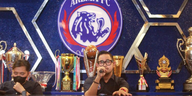 Gilang Widya Pramana saat umumkan mundur dari Presiden Arema FC dan soal KLB PSSI