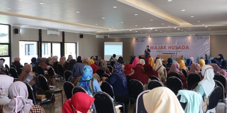 Seminar parenting RSU Wajak Husada terkait stunting