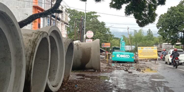 Reinforce Concrete Pipe (RCP) atau pipa beton bertulang yang akan digunakan untuk pembangunan sudetan di Kota Malang (M Sholeh)