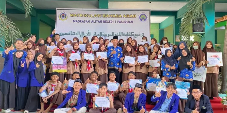 Mahasiswa Berprestasi Sastra Arab UM Latih Keterampilan 450 Siswa MAN 1 Pasuruan. Foto: dok. Sastra Arab UM.