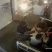 Tamu Rumah makan ambil ponsel milik karyawan rumah makan