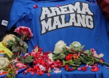 stadion kanjuruhan,stadion kanjuruhan malang - Sore Masih Penuh Duka di Stadion Kanjuruhan Malang
