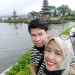 Dewi Khusnul Khotimah dan suaminya, Androkalas Yandiba Jalu Pradana Suratman, saat menikmati liburan di Bali.