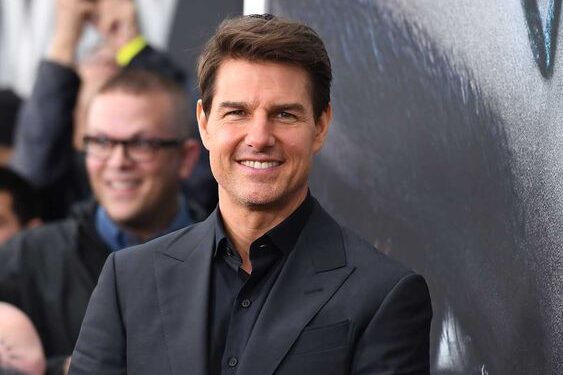 Tom Cruise, aktor asal Amerika Serikat yang rencananya akan menjadi warga sipil pertama yang menjajaki luar angkasa untuk syuting film.