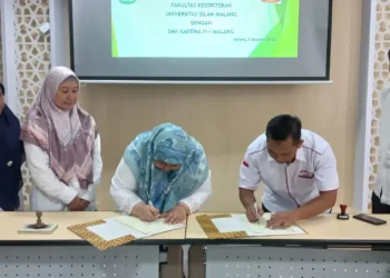 Acara penandatanganan MoU FK Unisma dengan SMK Kartika IV-I Malang.
