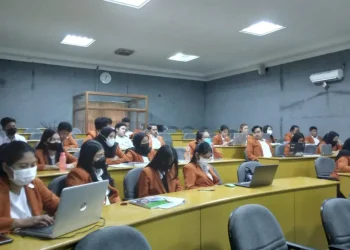 Mahasiswa yang mengikuti program Praktisi Mengajar.
