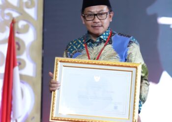 Wali Kota Malang, Sutiaji, menerima penghargaan Kualitas Pengisian Jabatan Pimpinan Tinggi.