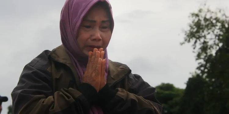 stadion kanjuruhan,stadion kanjuruhan malang - Sore Masih Penuh Duka di Stadion Kanjuruhan Malang