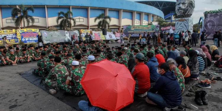 TNI - Foto: TNI Tahlilan dan Doa Bersama di Stadion Kanjuruhan